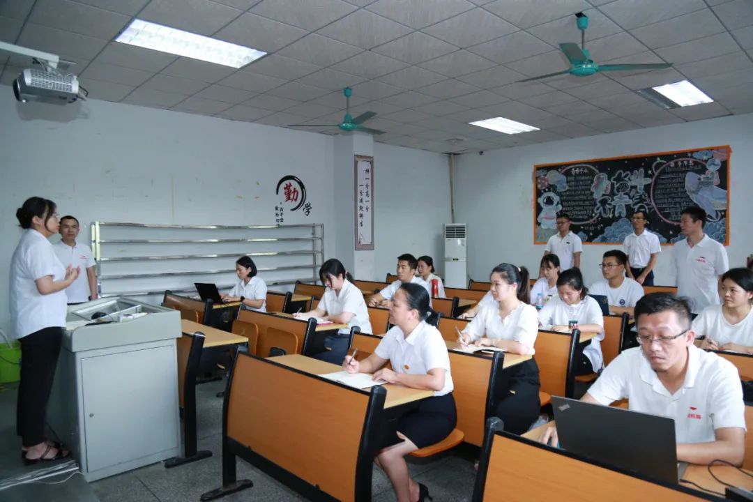 教师培养_培养教师威信_培养教师队伍弘扬社会风尚