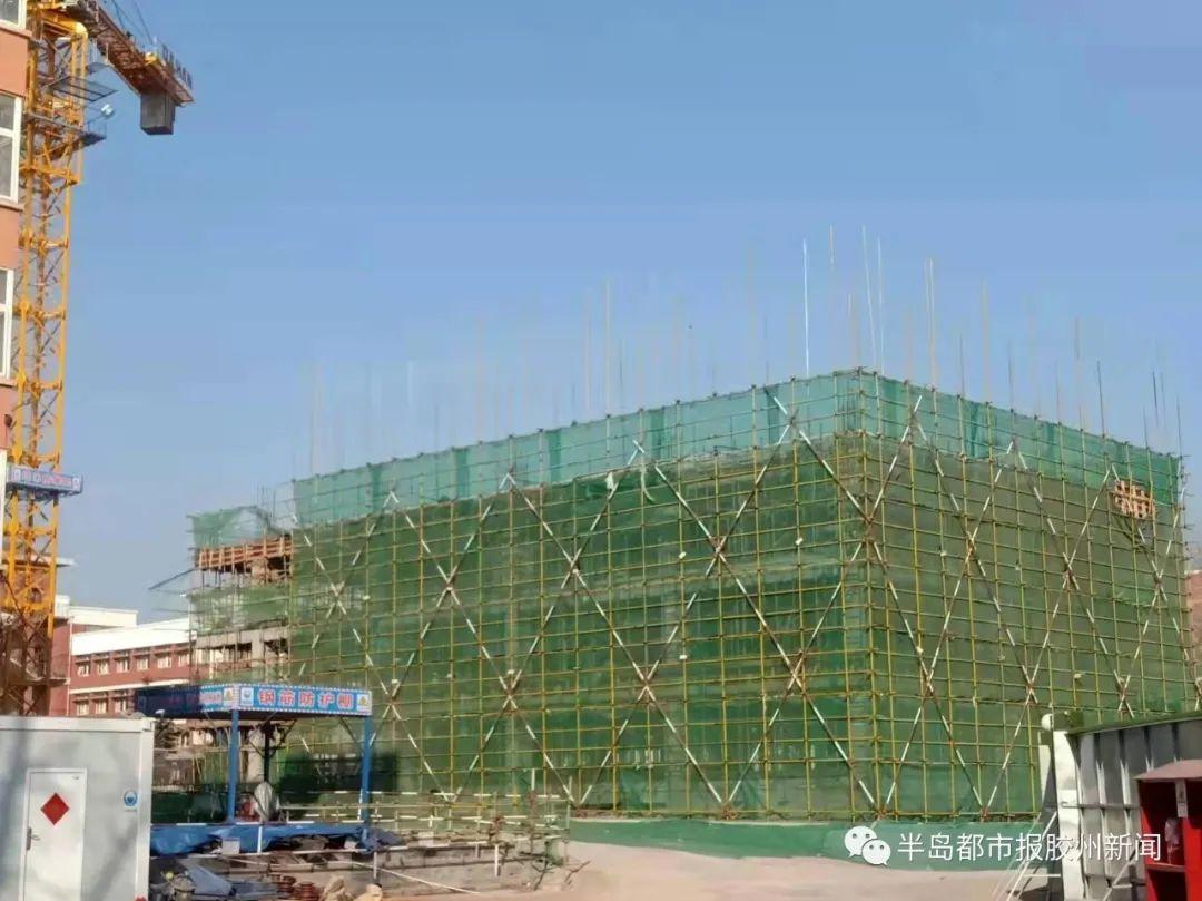 胶州市职教中心学校扩建教学楼即将交付，新增 8 个专业，学生数增长图1