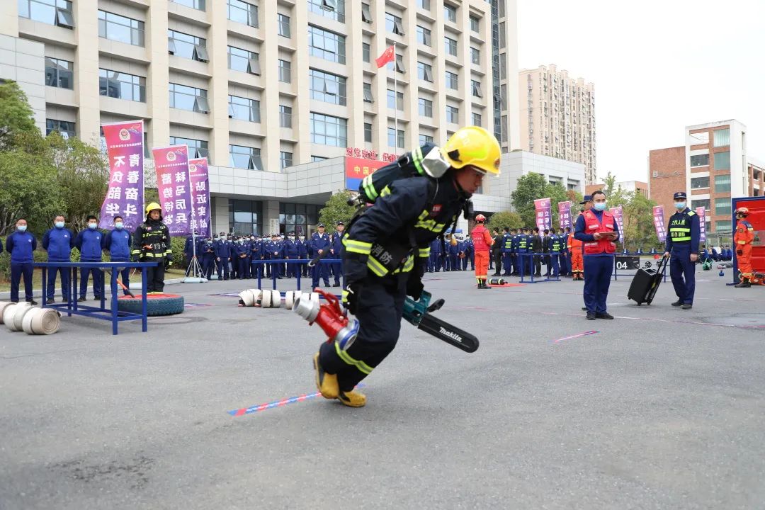 队消防训练的期待_消防队伍训练_消防队的训练