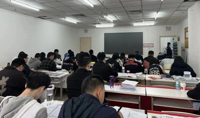 东湖高新教师招聘_高新招聘东湖教师公示_高新招聘东湖教师公告