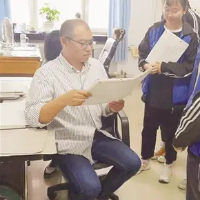 教师带病工作颁奖词_最美教师带病工作事迹材料_带病工作教师感人事迹