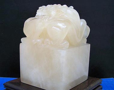 青海昆仑冻玉石_青海昆仑玉原石的价格行情_青海昆仑玉原石值钱吗