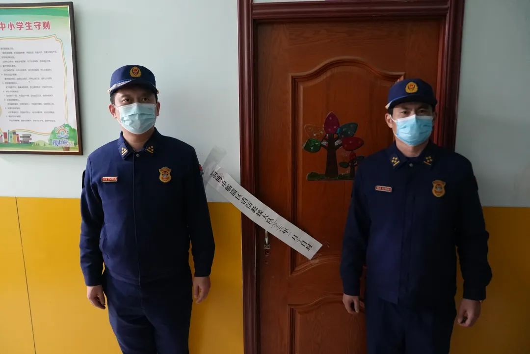 泡沫夹芯板隔墙安装教程_泡沫夹芯板隔热效果_泡沫夹芯板隔断 消防