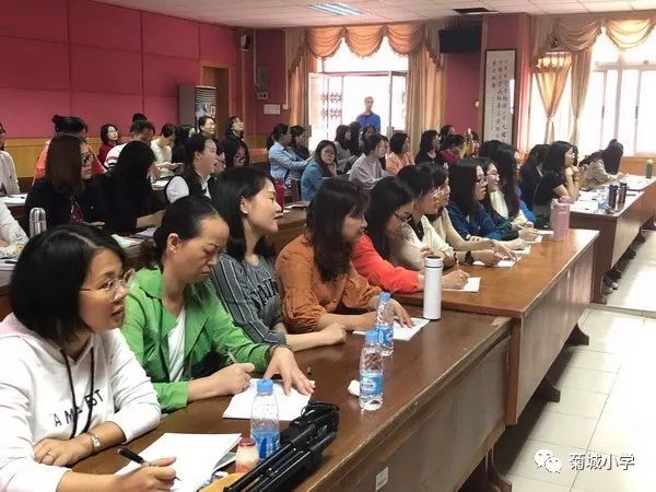 英语小学故事教育教师评语_小学英语教师教育故事_英语小学故事教育教师研修总结