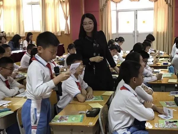 英语小学故事教育教师评语_小学英语教师教育故事_英语小学故事教育教师研修总结