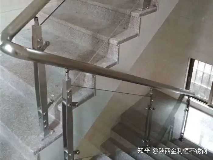 消防楼梯不锈钢栏杆尺寸_楼梯间不锈钢栏杆多少钱一米_不锈钢楼梯栏杆11zj401