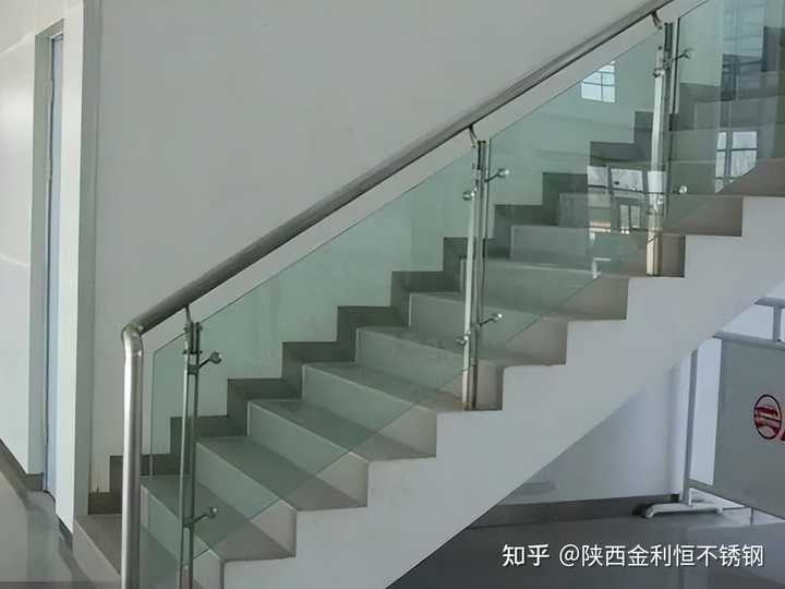消防楼梯不锈钢栏杆尺寸_不锈钢楼梯栏杆11zj401_楼梯间不锈钢栏杆多少钱一米