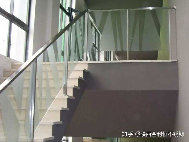 楼梯间不锈钢栏杆多少钱一米_消防楼梯不锈钢栏杆尺寸_不锈钢楼梯栏杆11zj401