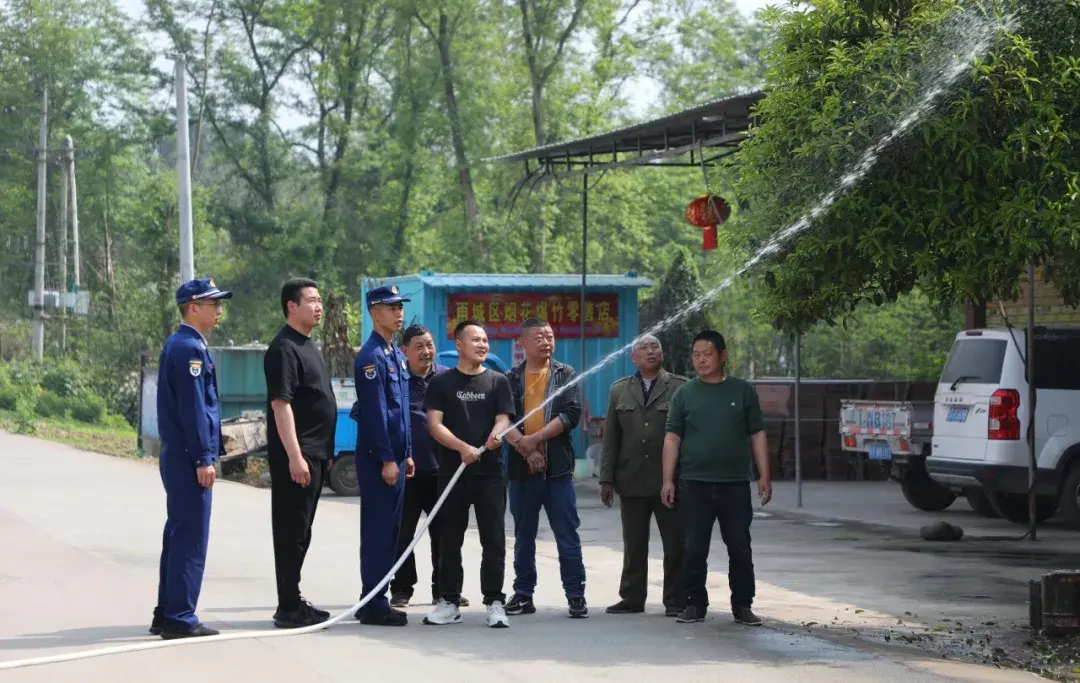 轻便消防水龙现场安装图片_轻便消防水龙图片真空破坏器_轻便消防水龙图片