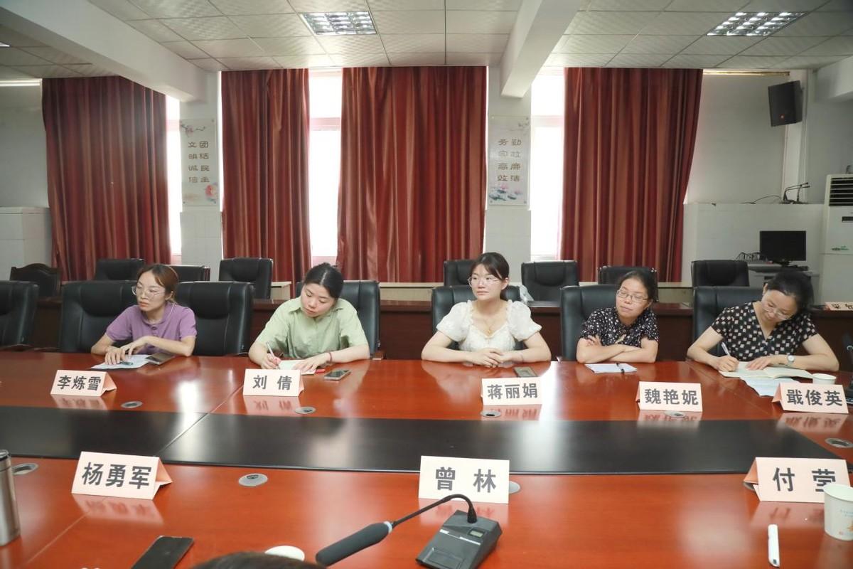 教师学年工作总结怎么写_教师工作学年总结范文_教师工作学年总结