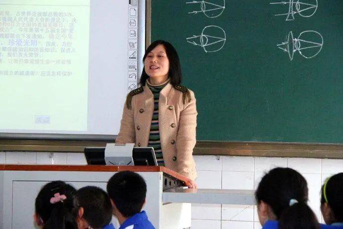 中国教师工资水平全球倒数第三_工资教师中国有多少人_中国教师工资