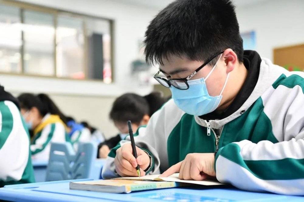工资教师中国有多少人_中国教师工资_中国教师工资水平全球倒数第三