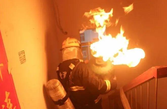 消防灭火器种类及适合哪些火种_灭火类消防器材种类有_消防灭火器种类
