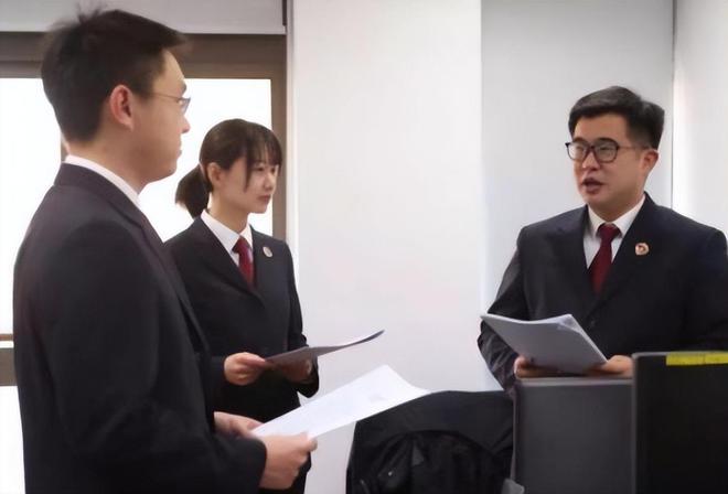 教师和公务员：铁饭碗职业的优劣对比与选择图2