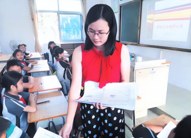 教师和公务员：铁饭碗职业的优劣对比与选择图3