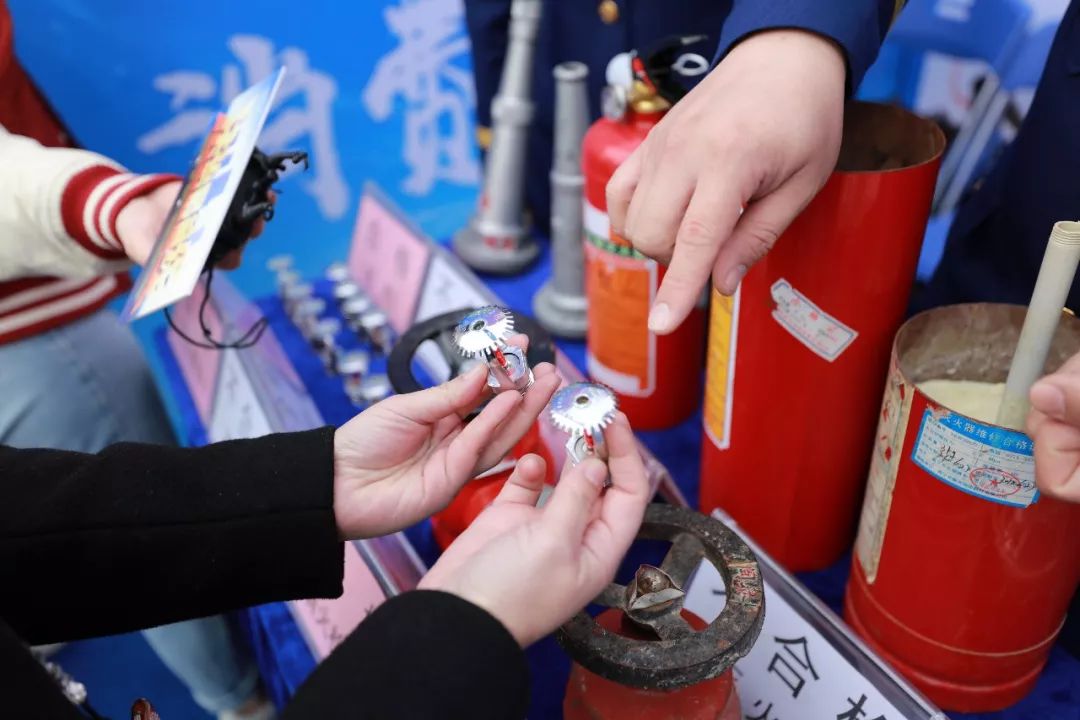 消防应急灯技术参数_消防应急灯多大面积安装多少个_消防应急灯市场容量
