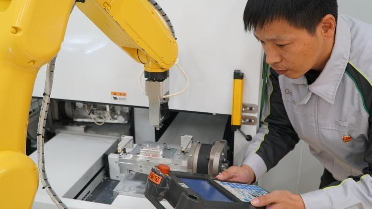 钳工高级工_高级工钳工考试题_高级工钳工实操