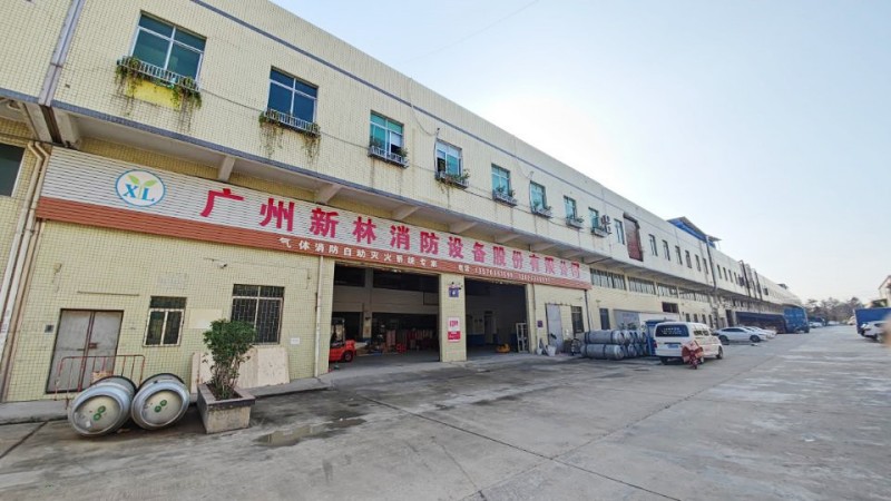 气体灭火系统安装完毕投入使用时，储气瓶上的保险销是否需要拔掉？